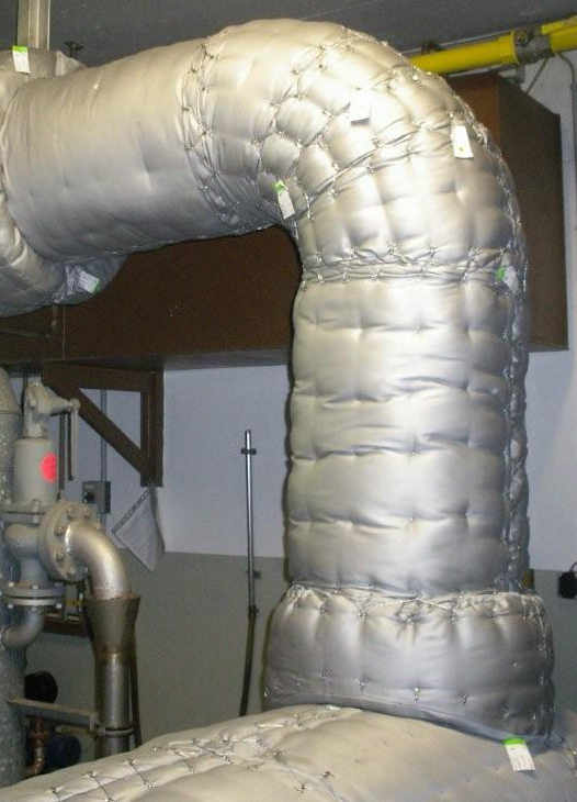Hitzebestaendige Isoliermatten an einer Abgasanlage